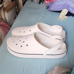 Cross sandals